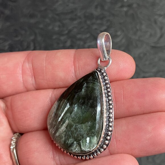 Natural Seraphinite Stone Pendant Crystal Gemstone Jewelry - Picture 4 of 6